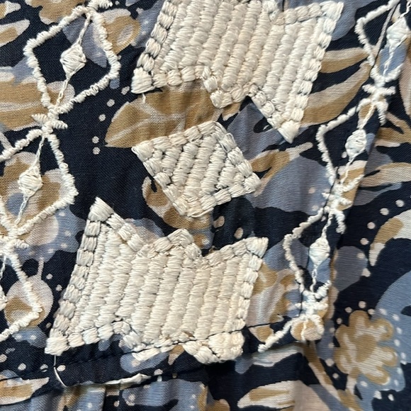 EUC Lucky Brand peasant style dress w/cotton under slip.Unique white embroidery - Picture 3 of 10